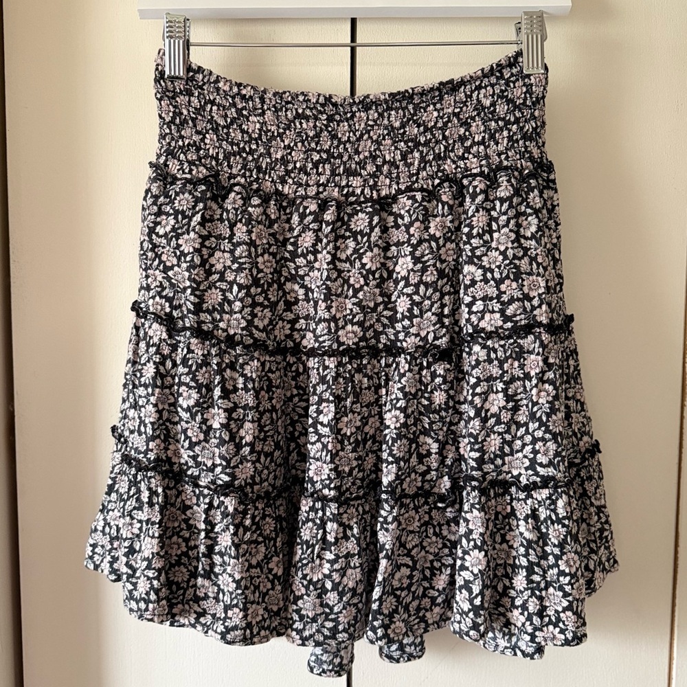 Y2K American Eagle Outfitters Black Mini Skirt Pink Floral Tiered Smocked Mini - Picture 1 of 4